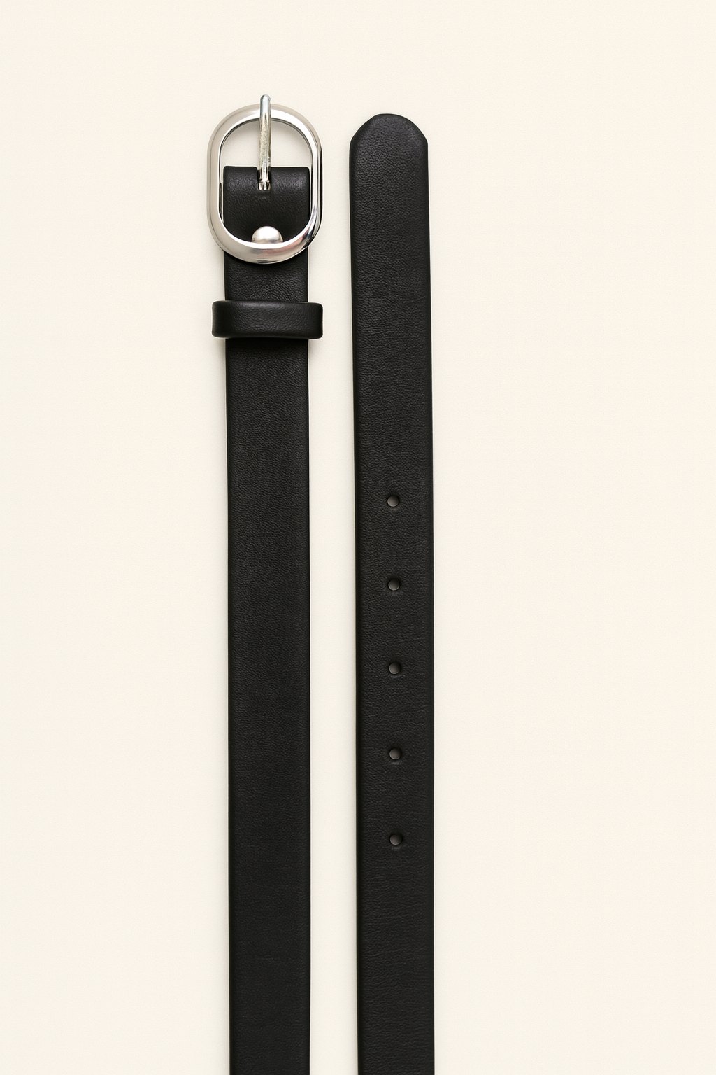 Cinturón ovalado negro de cuero